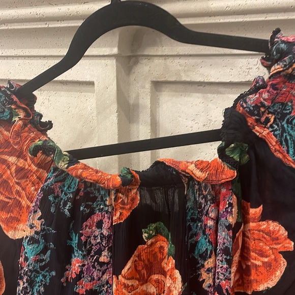 Free People floral off the shoulder top. Size medium. Never worn. - Picture 5 of 6